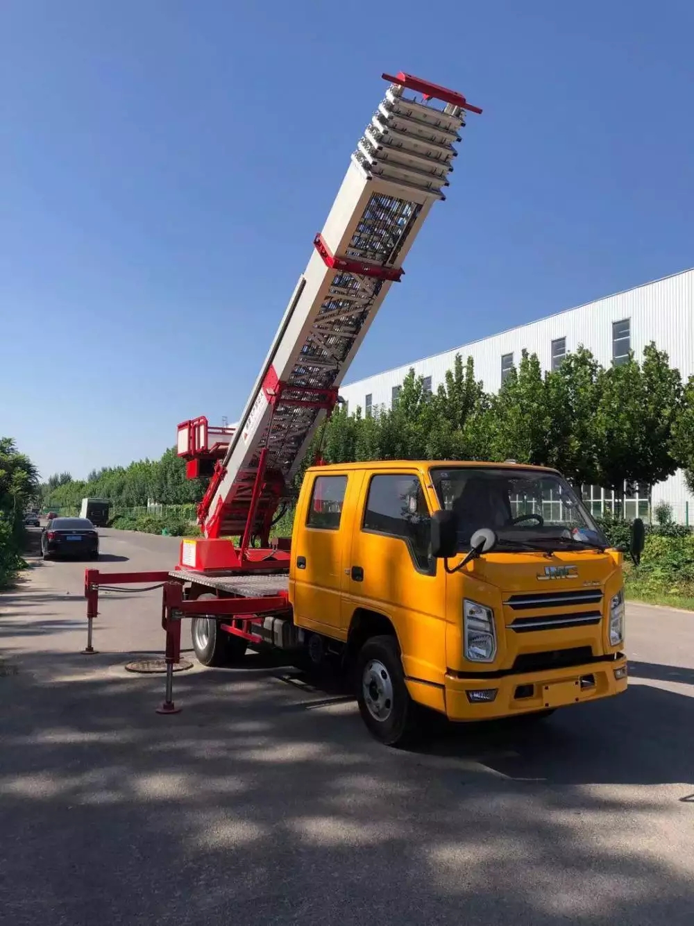 文昌附近的云梯车出租服务：轻松解决高空作业需求