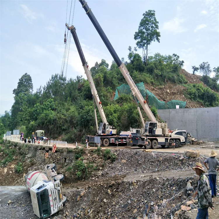 文昌汽车掉沟里叫吊车救援要多少钱